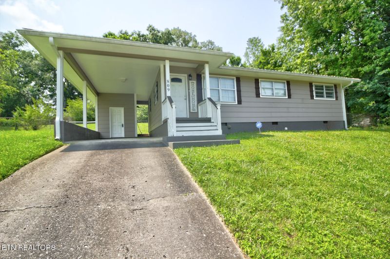 809 Topoca Tr, Athens, TN 37303