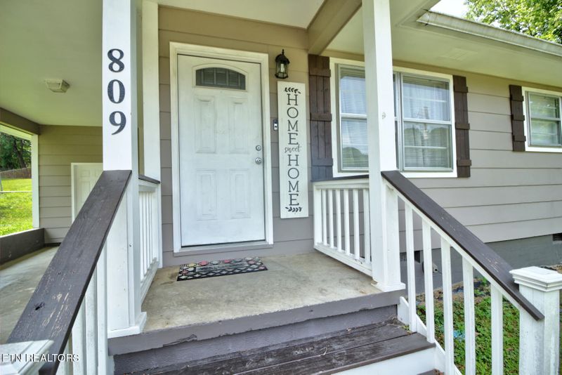 809 Topoca Tr, Athens, TN 37303