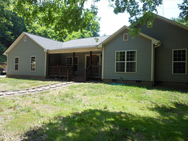 809 Two Notch Dr, Knoxville, TN 37920