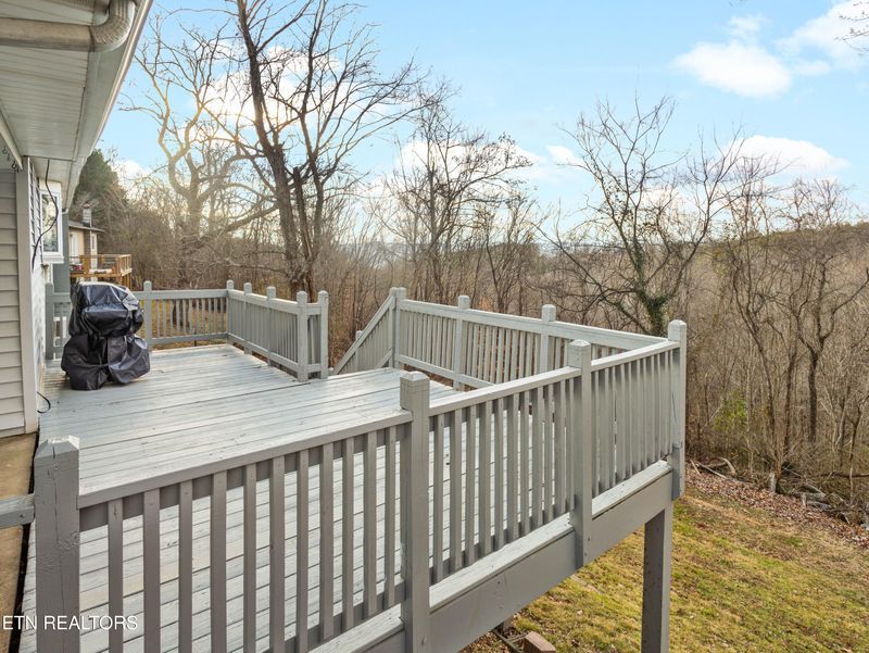 809 W Ridgecrest Dr, Kingston, TN 37763