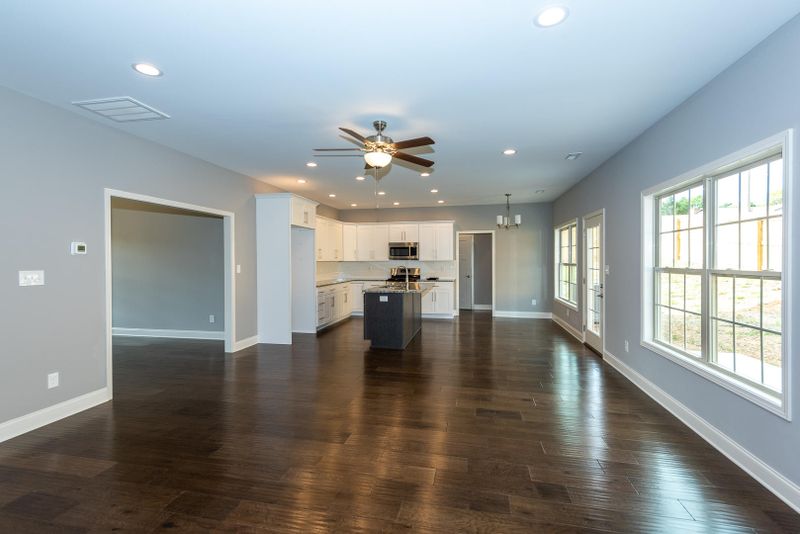 809 Willow Dr, Maryville, TN 37803