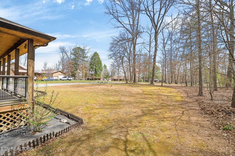 81 Pine Tree Cir, Crossville, TN 38571