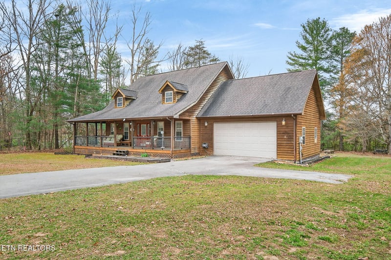 81 Pine Tree Cir, Crossville, TN 38571
