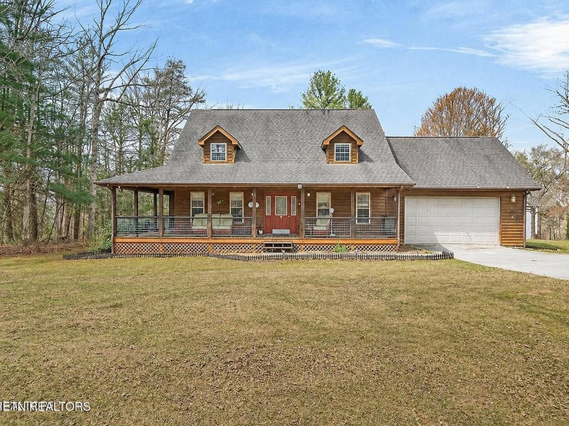 81 Pine Tree Cir, Crossville, TN 38571