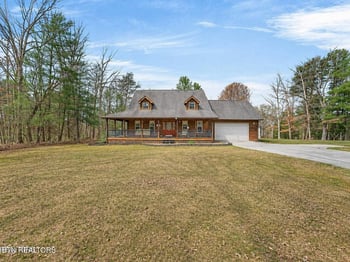 81 Pine Tree Cir, Crossville, TN 38571
