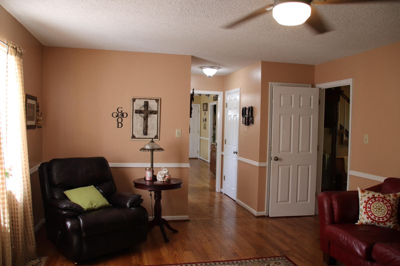 810 Deep Springs Rd, Knoxville, TN 37932
