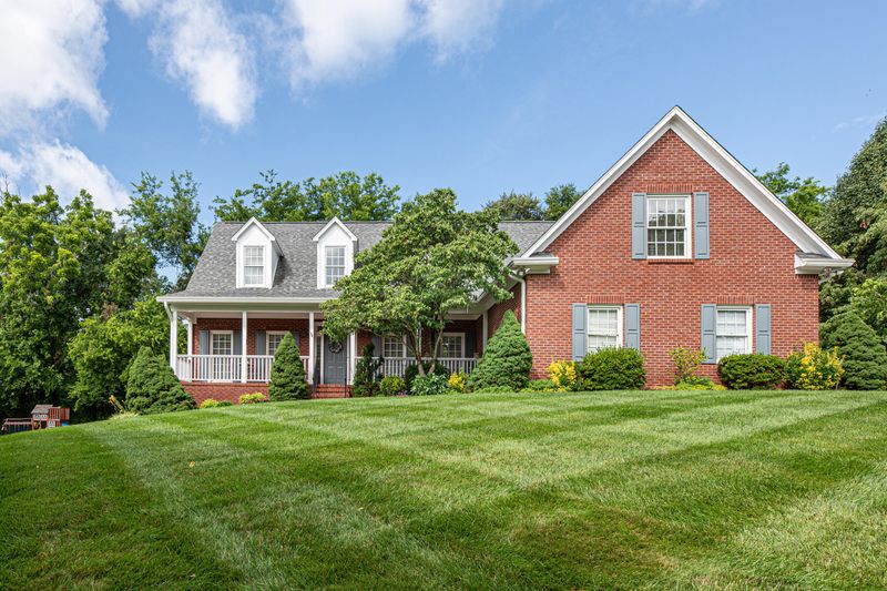 810 Glensprings Dr, Knoxville, TN 37922