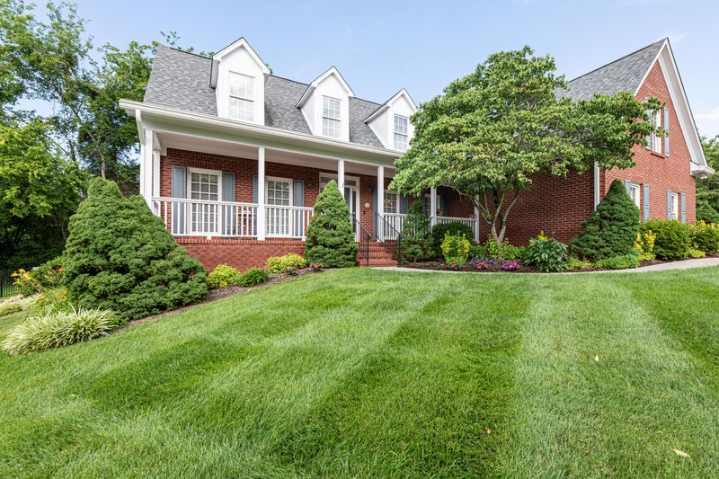 810 Glensprings Dr, Knoxville, TN 37922