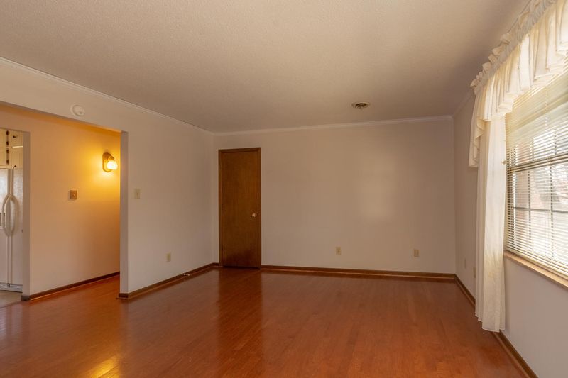 810 Highland Dr #404, Knoxville, TN 37912