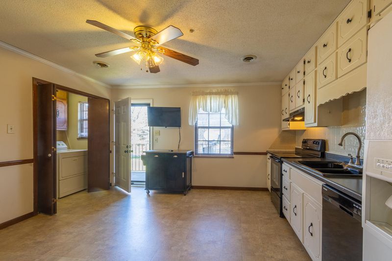 810 Highland Dr #404, Knoxville, TN 37912