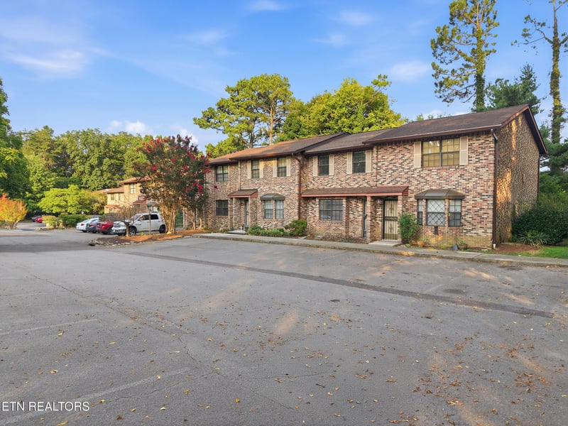 810 Highland Dr #802, Knoxville, TN 37912