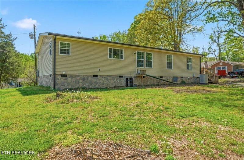 810 Stevens Ln, Lenoir City, TN 37771
