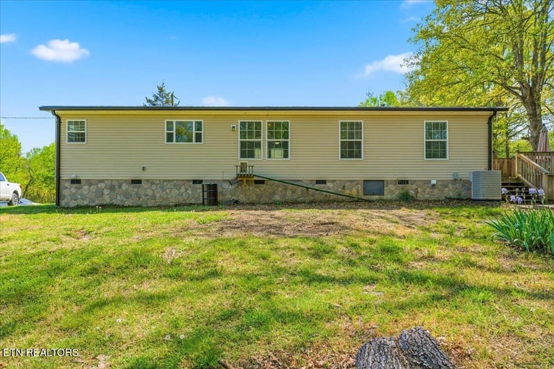 810 Stevens Ln, Lenoir City, TN 37771