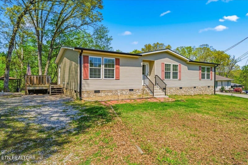 810 Stevens Ln, Lenoir City, TN 37771