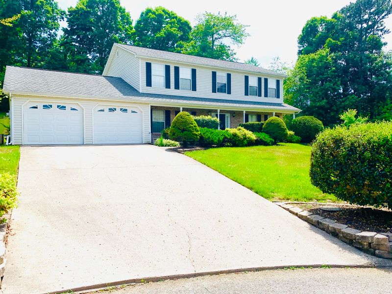 8100 Jack Russell Ct, Powell, TN 37849