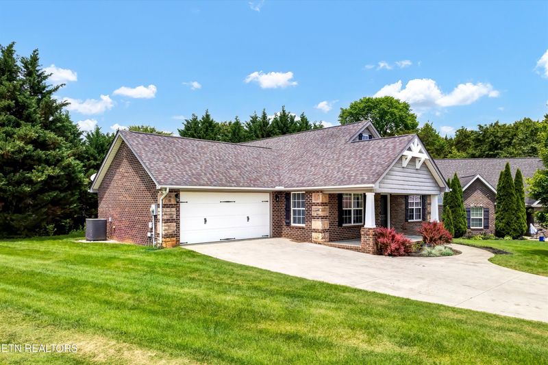 8105 Morning Rose Ln, Corryton, TN 37721