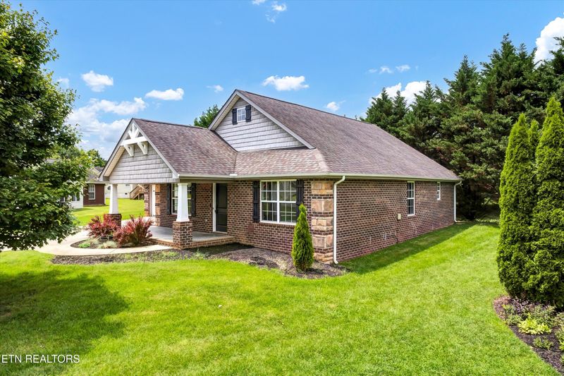 8105 Morning Rose Ln, Corryton, TN 37721