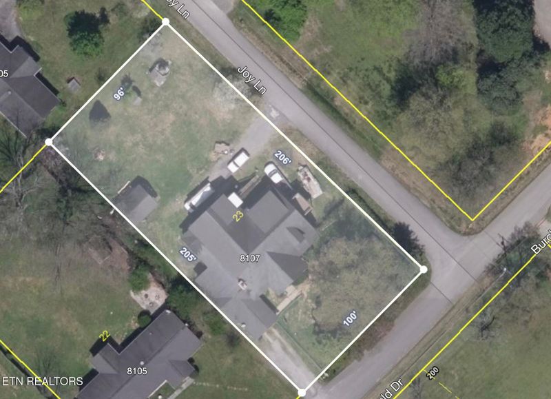 8107 Burchfield Dr, Oak Ridge, TN 37830