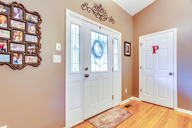 8107 Campbells Point Rd, Corryton, TN 37721
