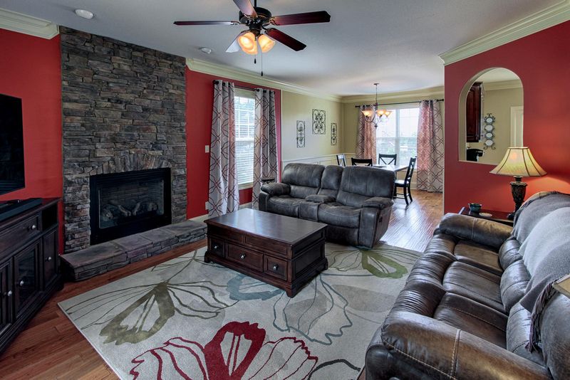 8108 Gate Manor Ln, Powell, TN 37849