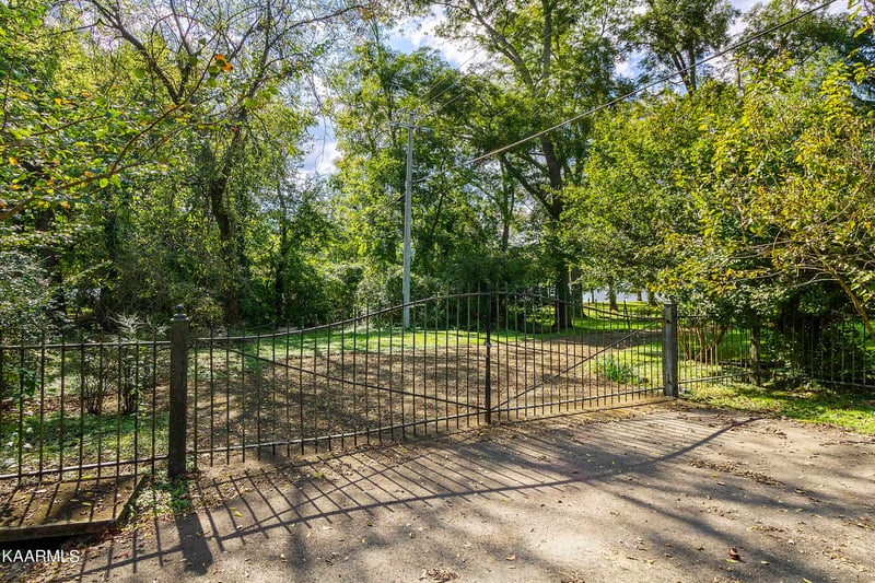 811-839 Blows Ferry Rd, Knoxville, TN 37919