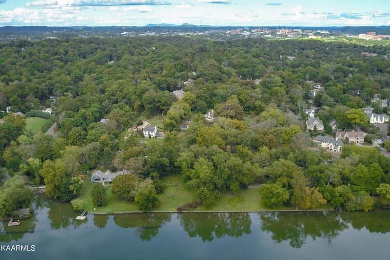 811-839 Blows Ferry Rd, Knoxville, TN 37919
