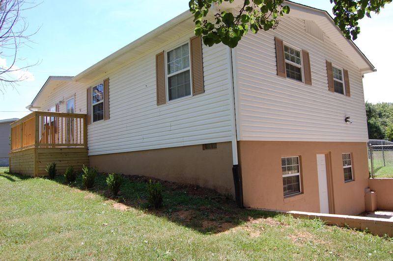 811 Henry Ln, Greenback, TN 37742