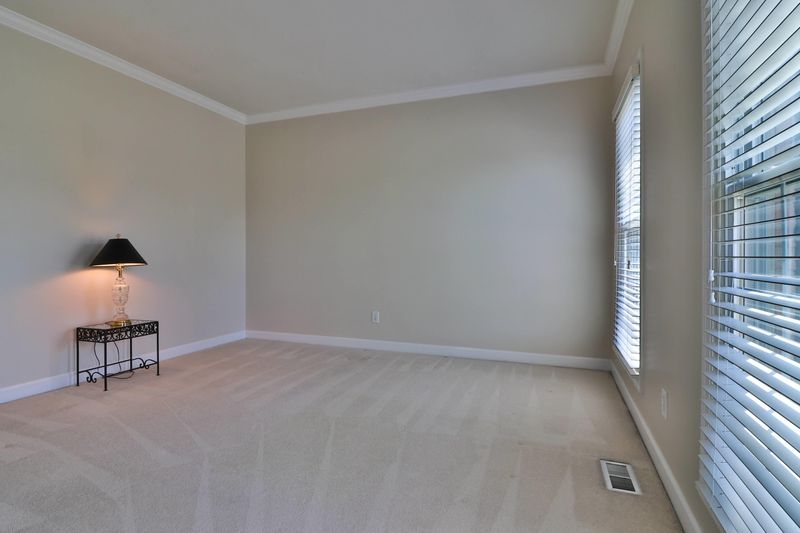 811 Mcguffeys Dr, Knoxville, TN 37934