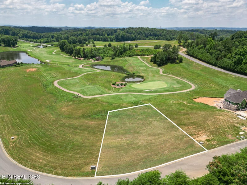 811 Navigator Dr, Lenoir City, TN 37772