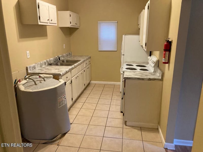 811 Siluria St, Harriman, TN 37748