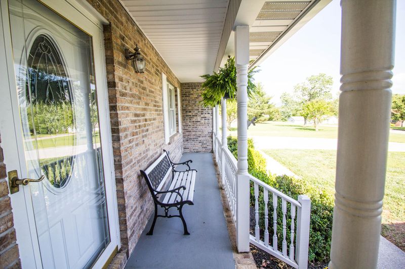 811 Stonecrest Dr, Maryville, TN 37804