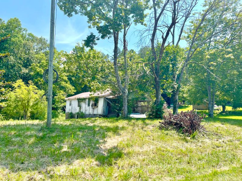 811 Three Point Rd, Vonore, TN 37885