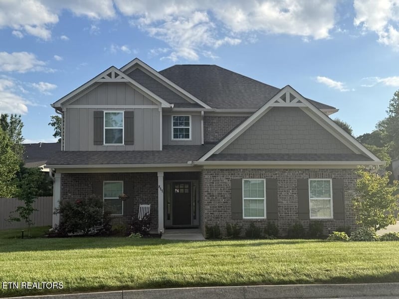811 Yosemite Dr, Lenoir City, TN 37771