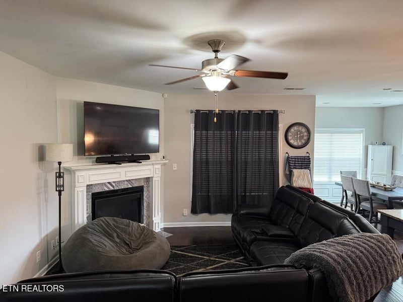 811 Yosemite Dr, Lenoir City, TN 37771