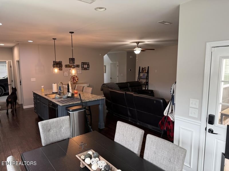 811 Yosemite Dr, Lenoir City, TN 37771
