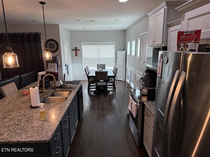 811 Yosemite Dr, Lenoir City, TN 37771