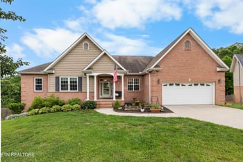8111 Campbells Point Rd, Corryton, TN 37721