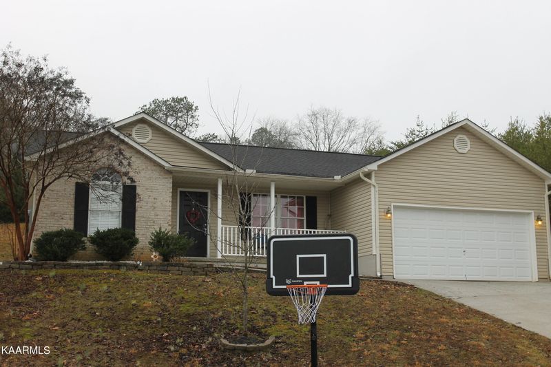 8111 Cold Stream Ln, Knoxville, TN 37920