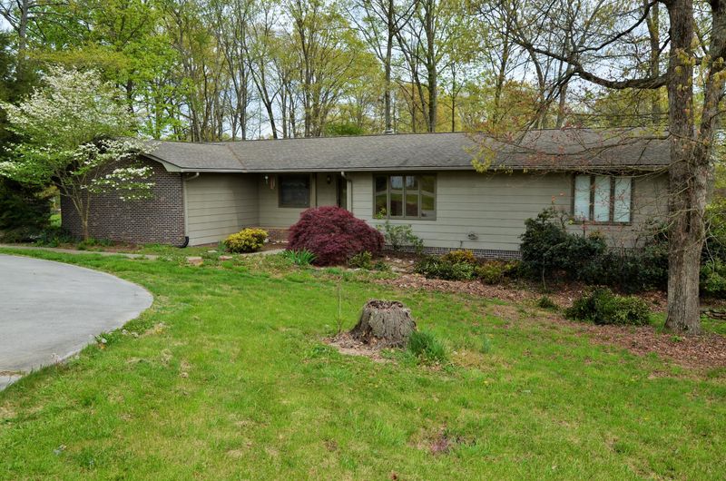 8112 Bells Campground Rd, Powell, TN 37849