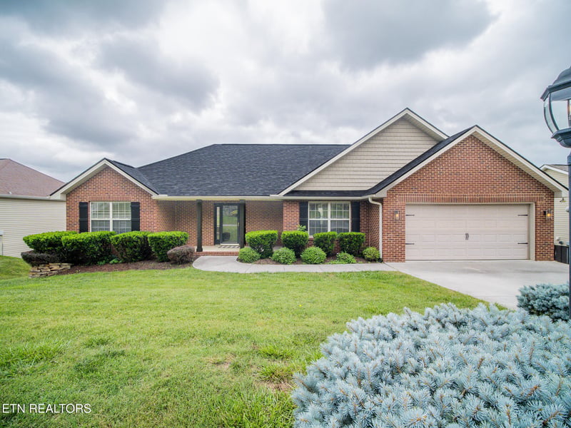 8113 Cambridge Gables Ln, Knoxville, TN 37938