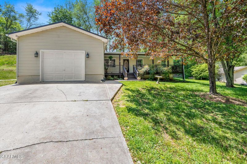 8113 Paradise Dr, Powell, TN 37849