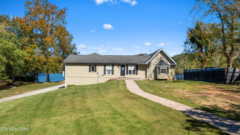 8115 River Dr, Oak Ridge, TN 37830