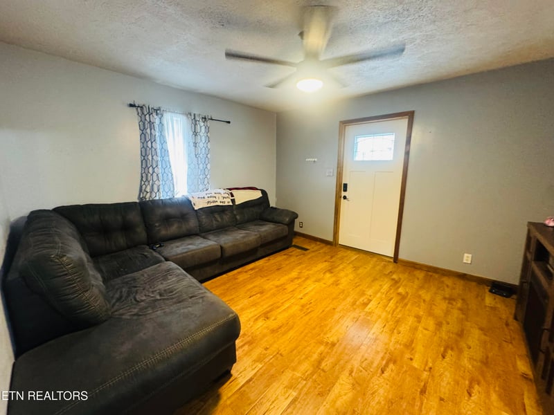 812 Andys Ridge Rd, Briceville, TN 37710