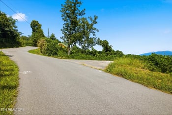 812 Beanstalk Ct, Gatlinburg, TN 37738
