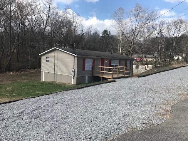 812 Bluff Rd, Harriman, TN 37748