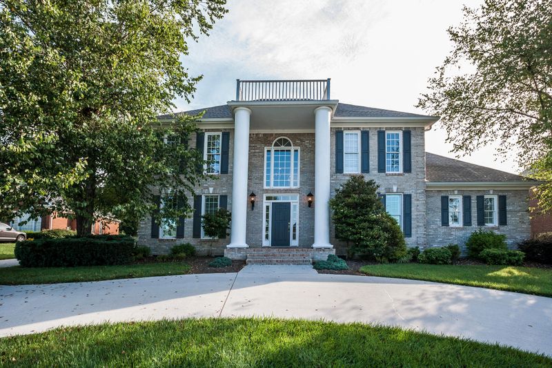 812 Breezeway Dr, Knoxville, TN 37934
