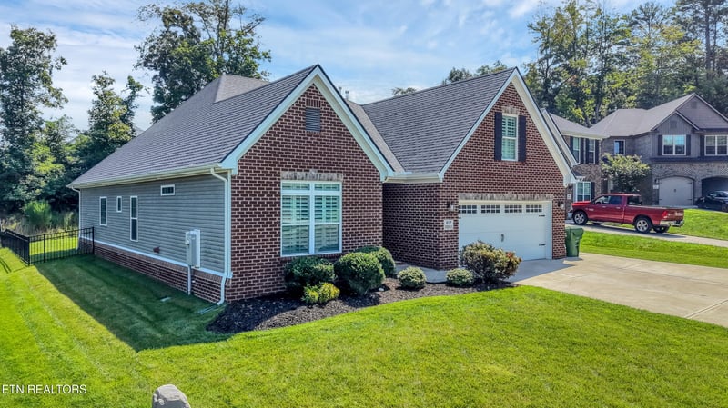 812 Copperwood Ln, Maryville, TN 37801