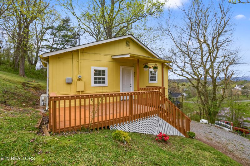 812 E Prospect St, Lafollette, TN 37766