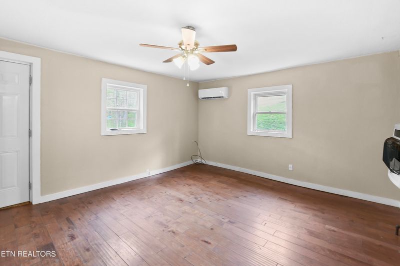 812 E Prospect St, Lafollette, TN 37766