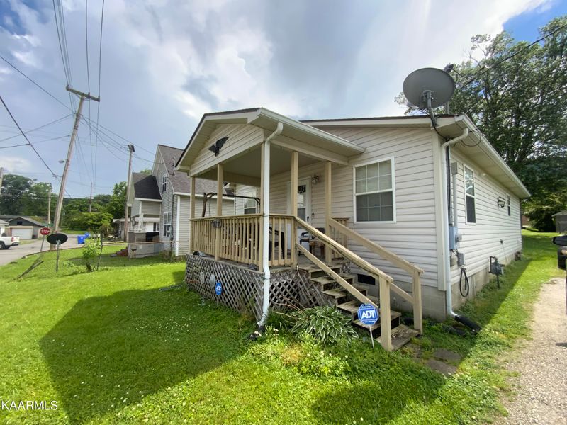 812 Jacksboro Ave, Rocky Top, TN 37769